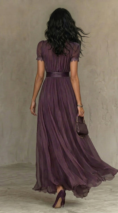 Abito lungo viola con scollo a goccia e bordo in pizzo di chiffon